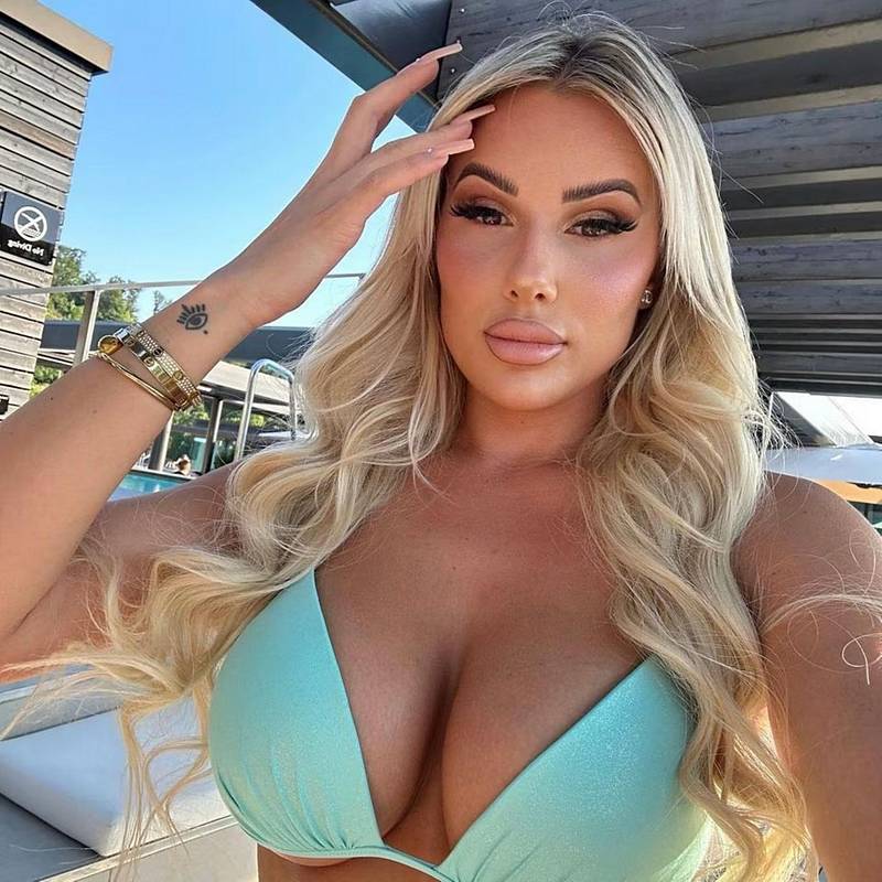 Laura Lettgen im sexy Bikini