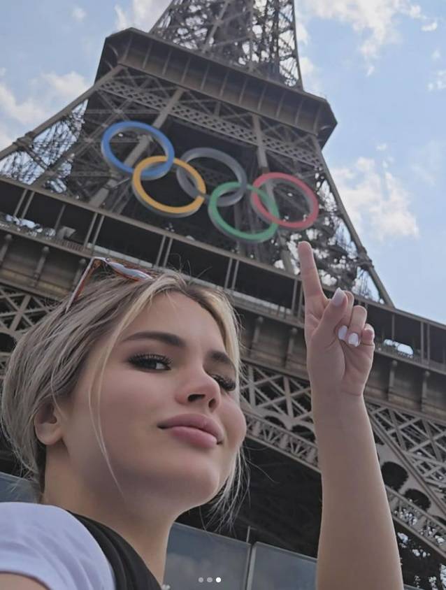 Luana Alonso unter dem Eiffelturm
