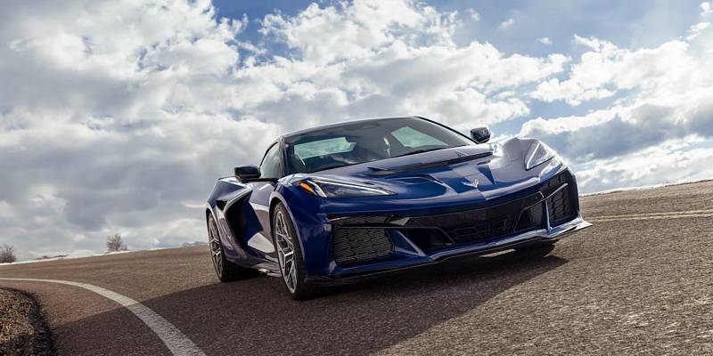 Chevrolet Corvette Blau von vorne