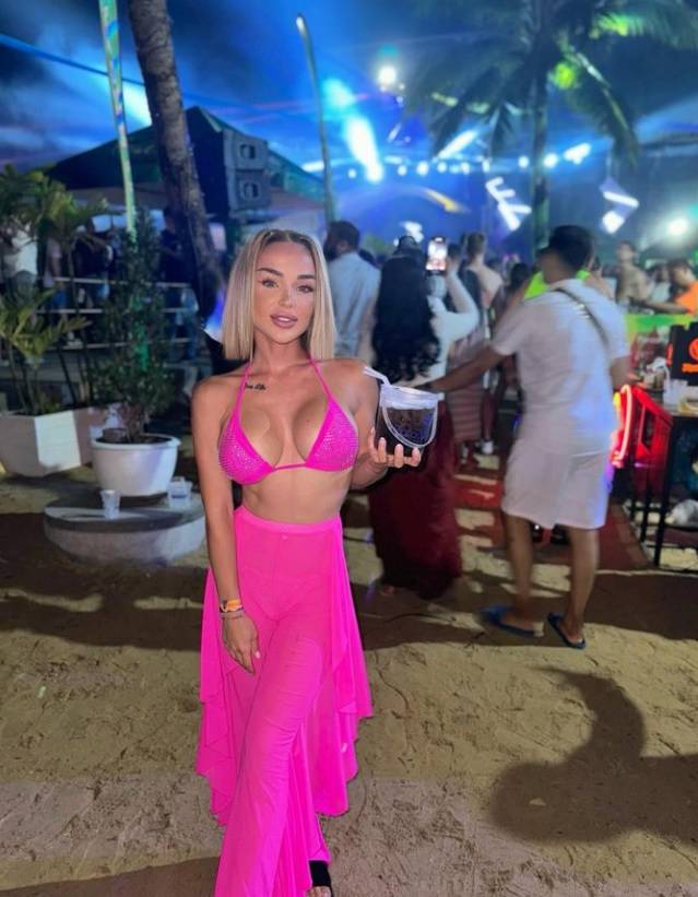 Emmy Russ im sexy Outfit