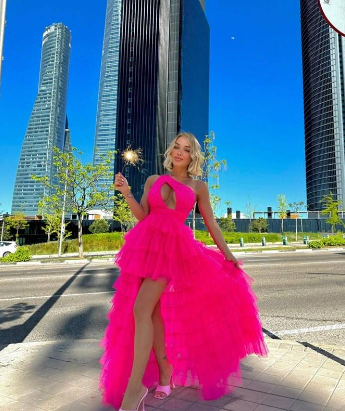 Emmy Russ in Designer-Outfit
