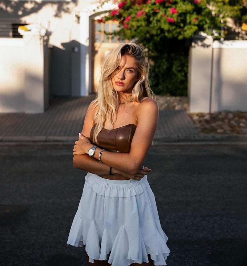 Alicia Schmidt sommerlich sexy