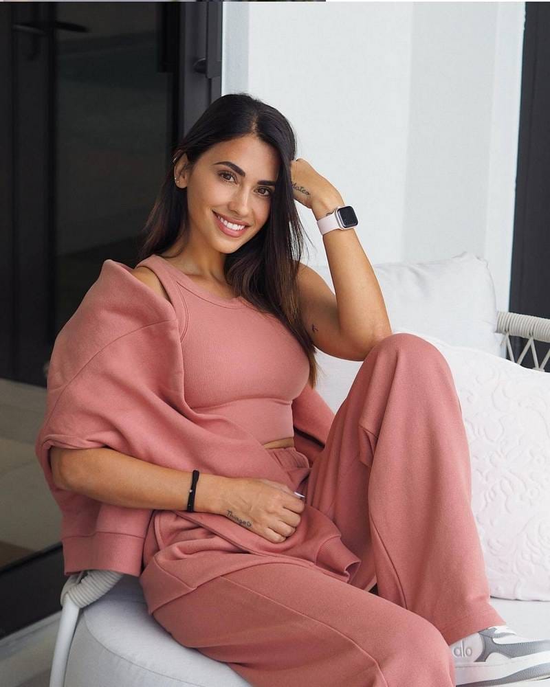 Antonela Roccuzzo lächelt