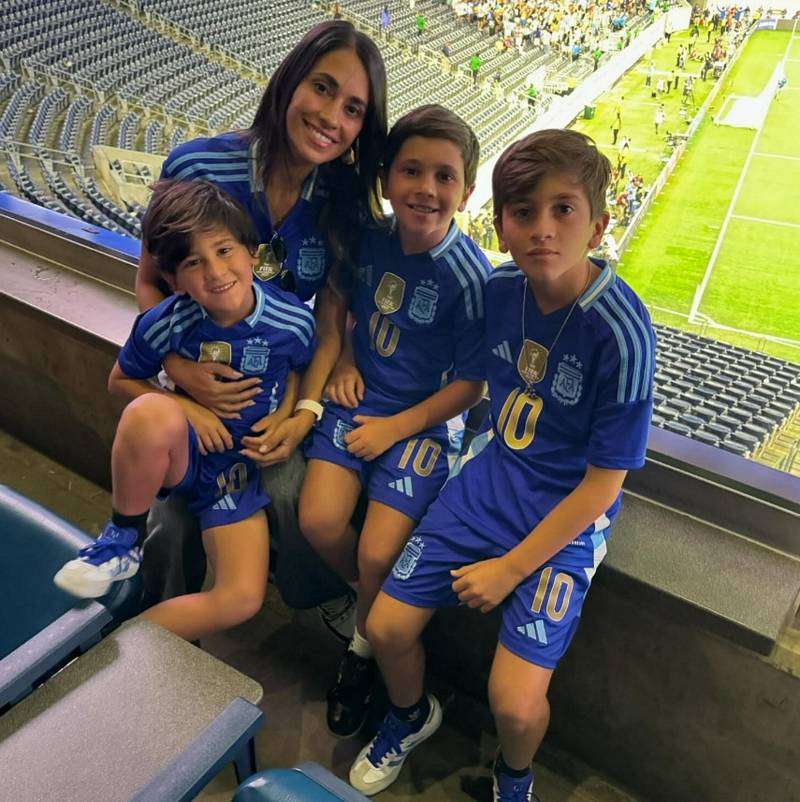 Antonela Roccuzzo mit Söhnen