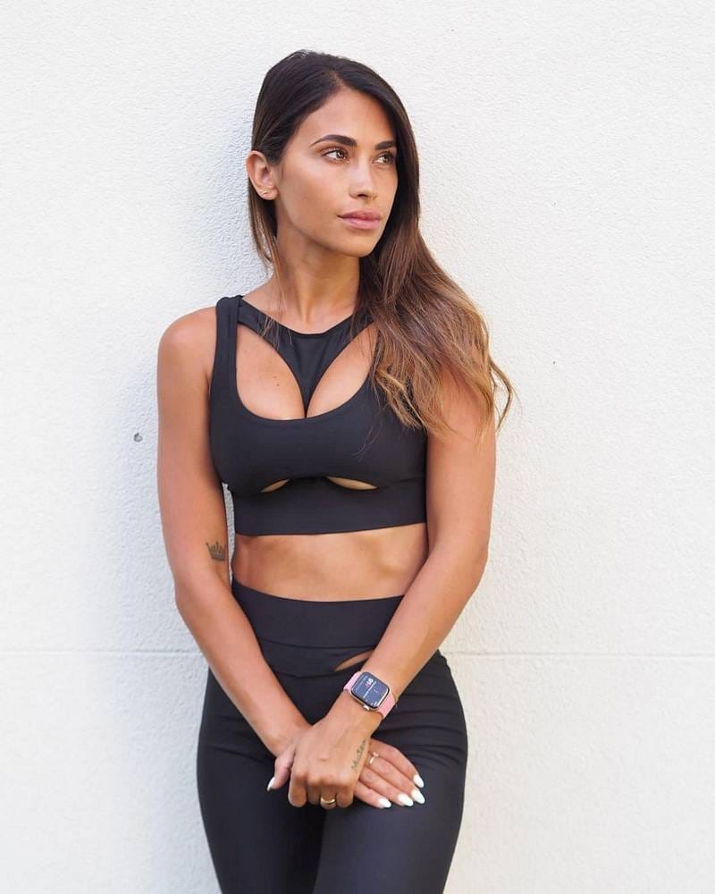 Antonela Roccuzzo verträumt in Leggins