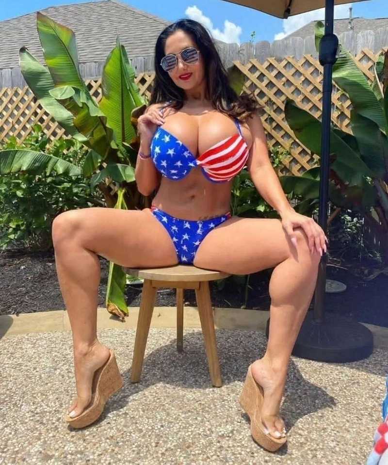 Ava Addams in heißem US-Bikini