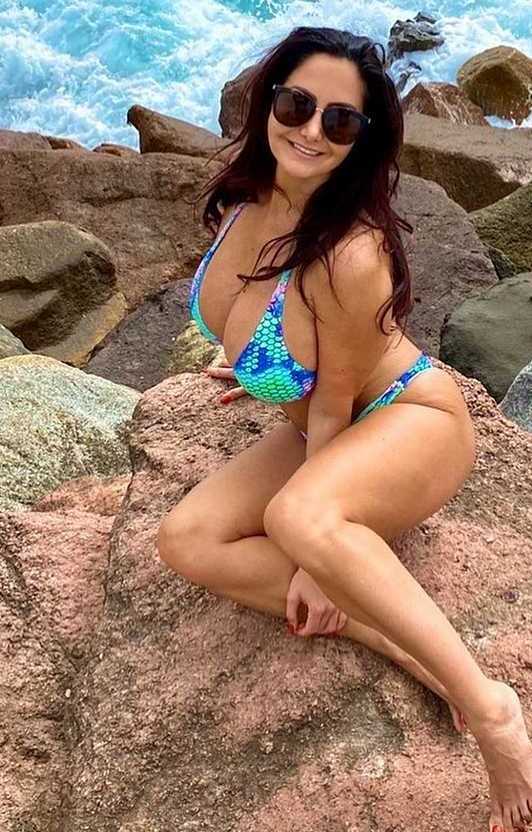 Ava Addams zeigt sich im Bikini
