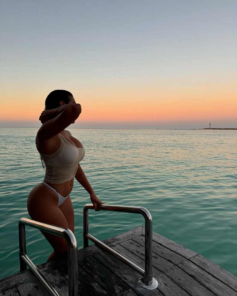 Georgina Rodriguez zeigt ihre weibliche Hüfte