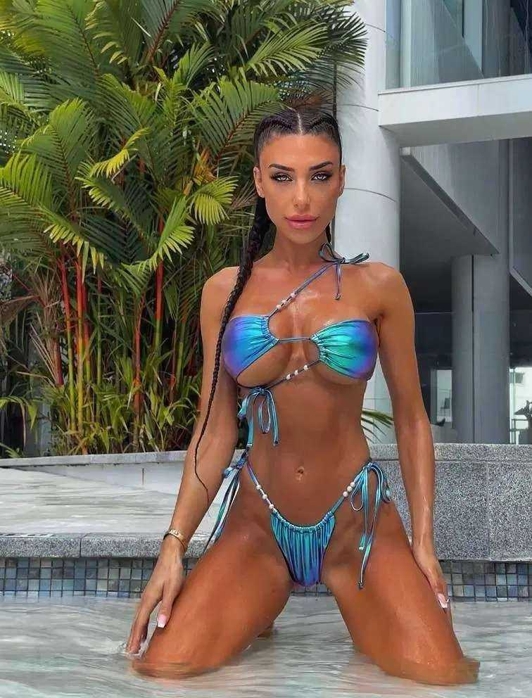 Margarita Smith enger Bikini
