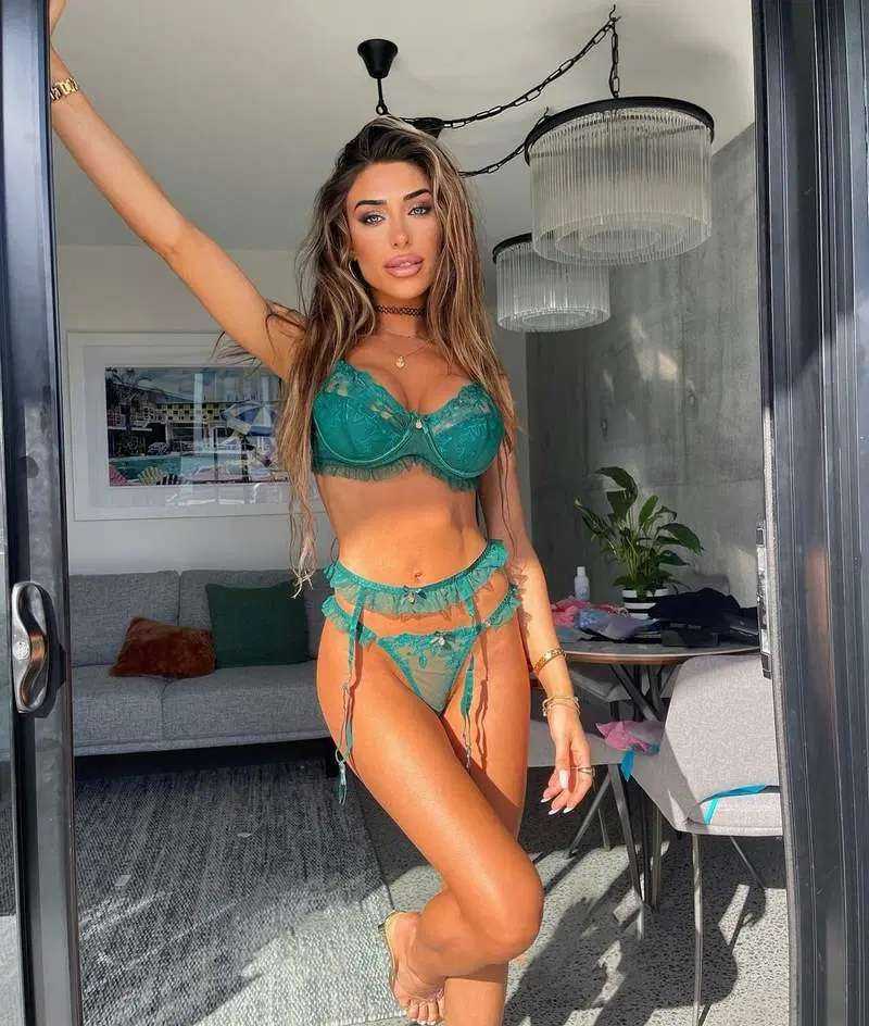 Margarita Smith verführerisch in Lingerie