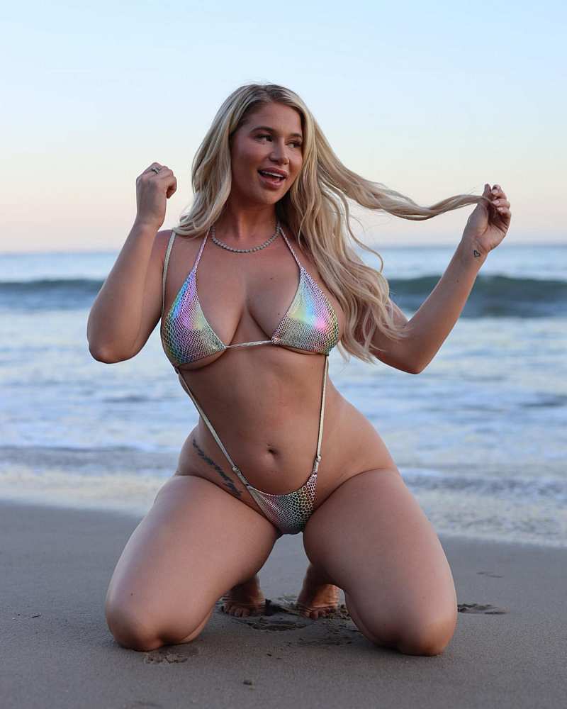 Stella Andrews - üppige Oberweite am Strand