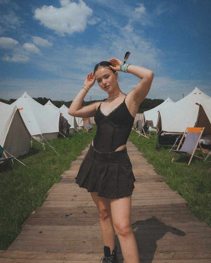 7 vs Wild - Julia Beautx