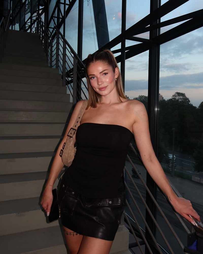 Alessandra Wichert im sexy Schwarzen