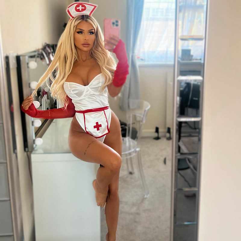 Amber Brown als heiße Krankenschwester