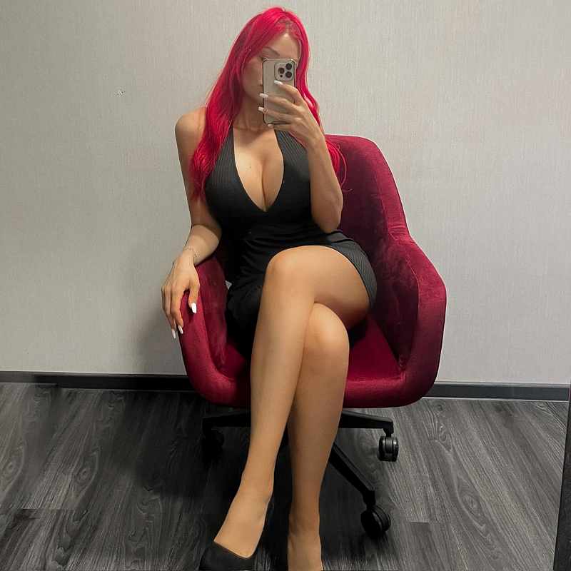 Cati Kiss macht einen auf Basic Instinct