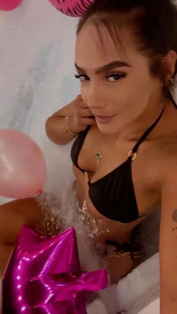 Daniela Gaviria schwarzer Bikini