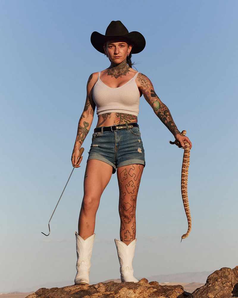 Danielle Wall episch mit Schlange