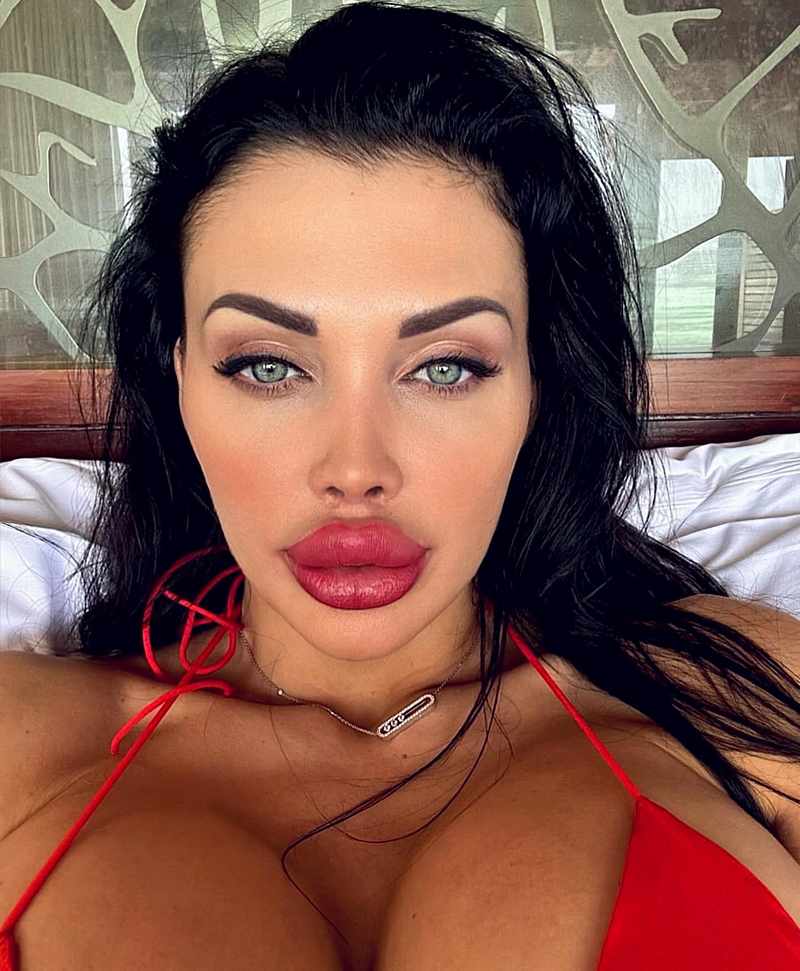Aletta Ocean zeigt ihren roten Schmollmund