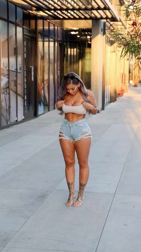 Hayley Davies zieht auch gerne Hotpants an