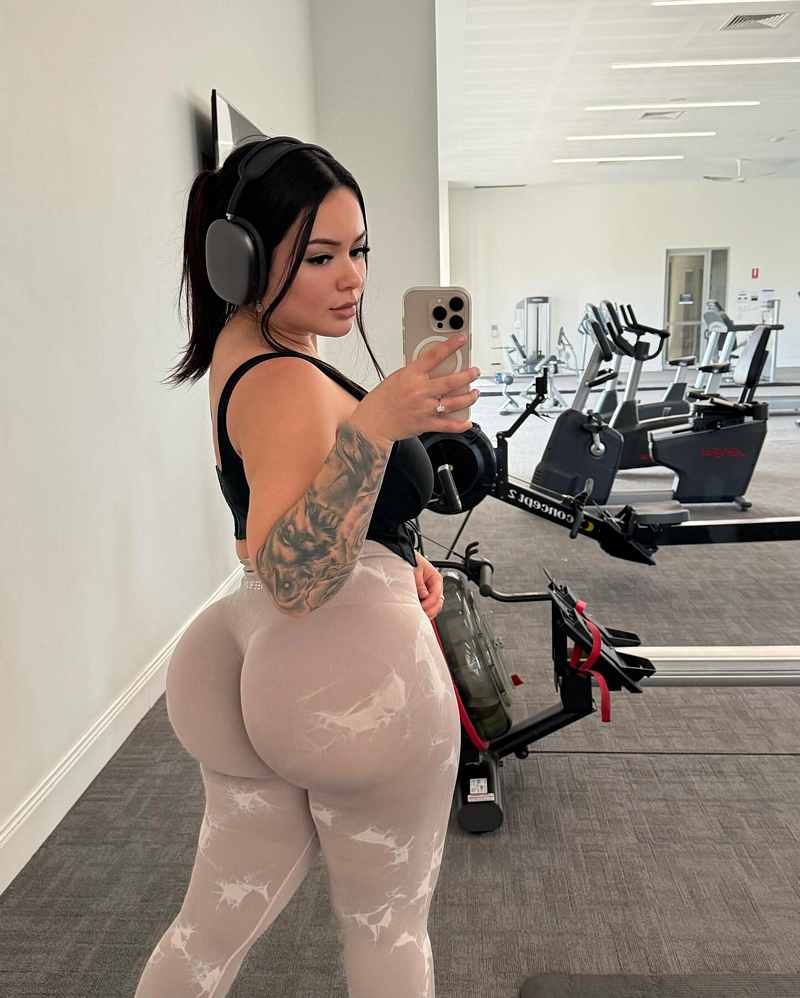Kat Holmes hat in diesen Leggings einen heißen Po