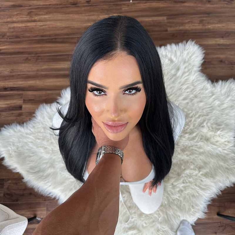 Desiree Desire ist gerne devot