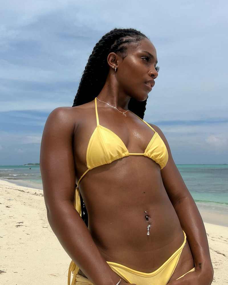 Bhrianna Chanell zeigt ihren sinnlichen Körper am Strand