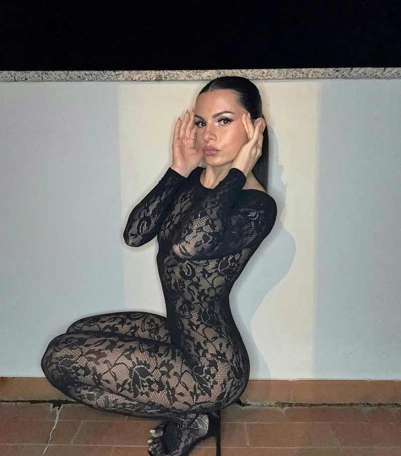 Elena Maraga in Netzanzug - sehr heiß