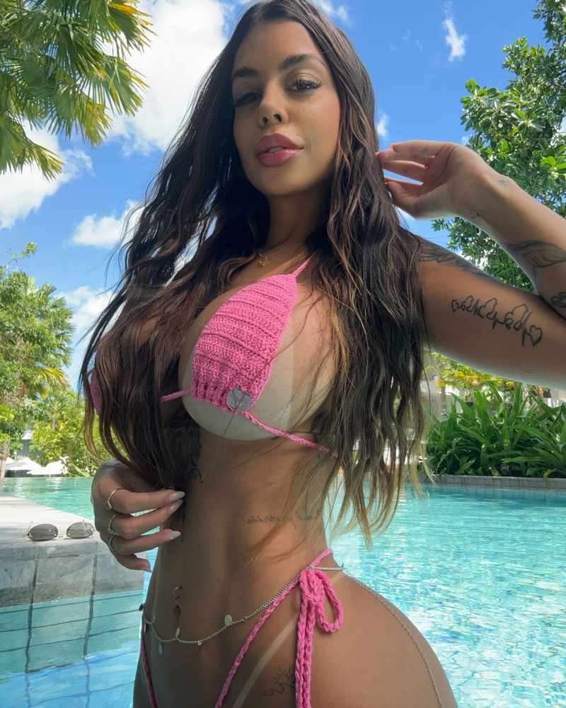 Jaiane Lima im knappen Bikini