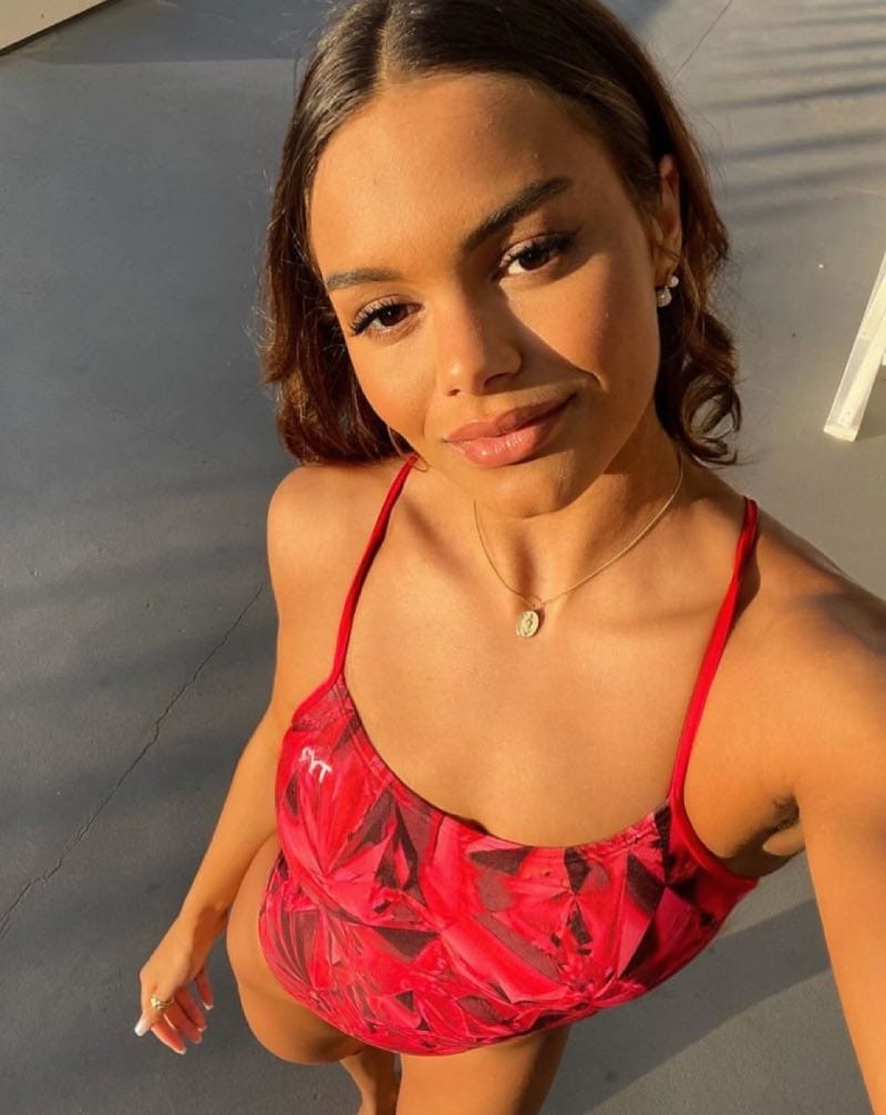 Anicka in red