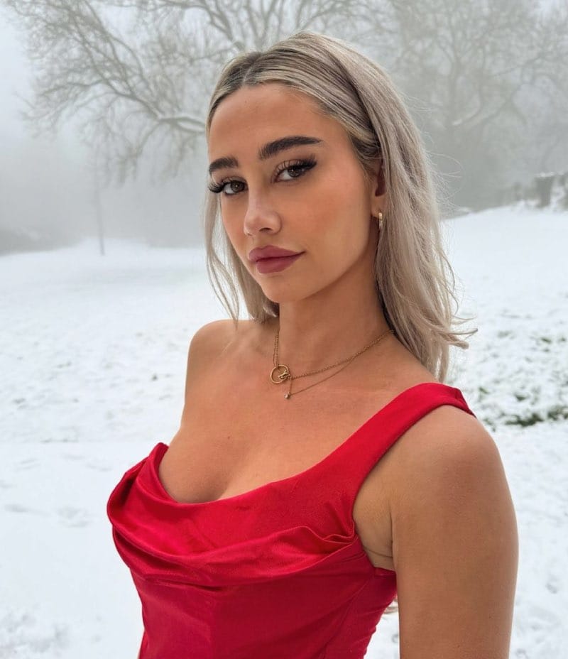 Red outfit sophie