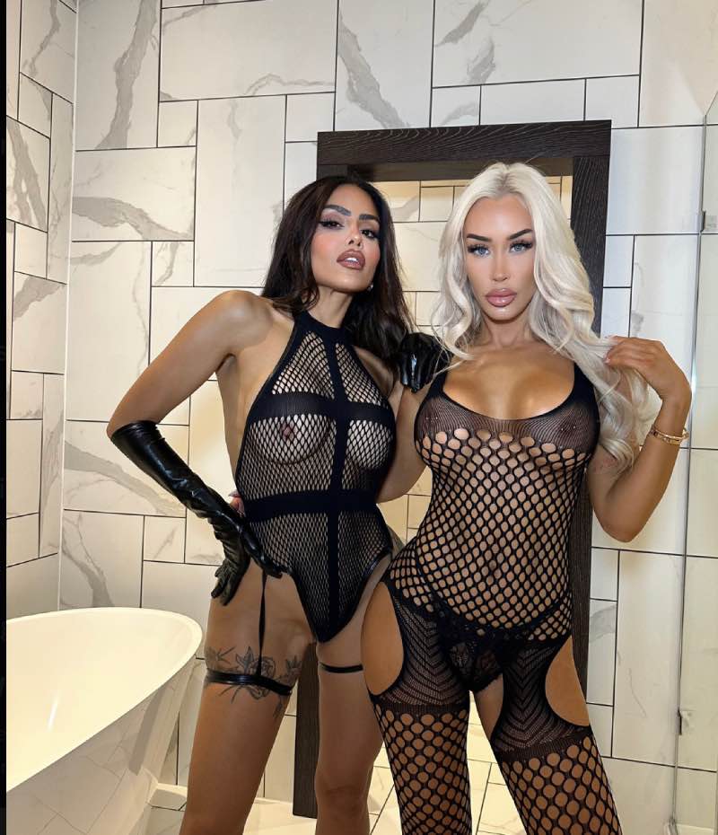 Babe with big tits