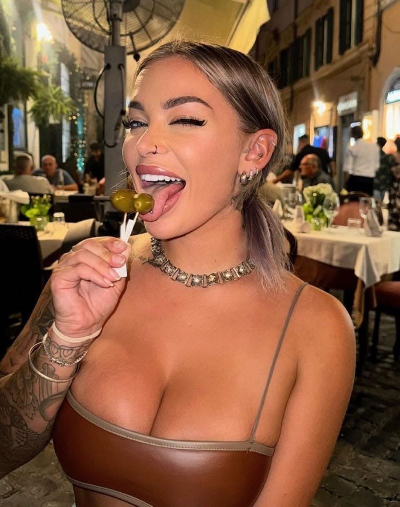 Babe with nice tits