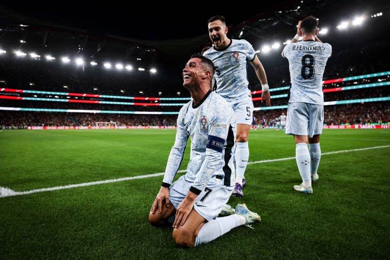 Cristiano Ronaldo celebrates