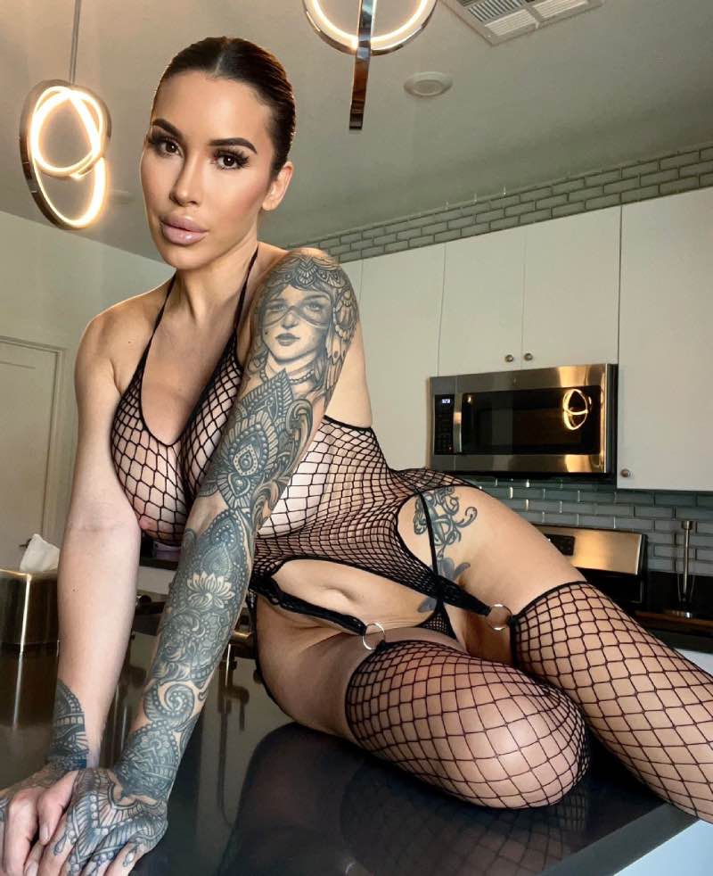 Savanna in lingerie