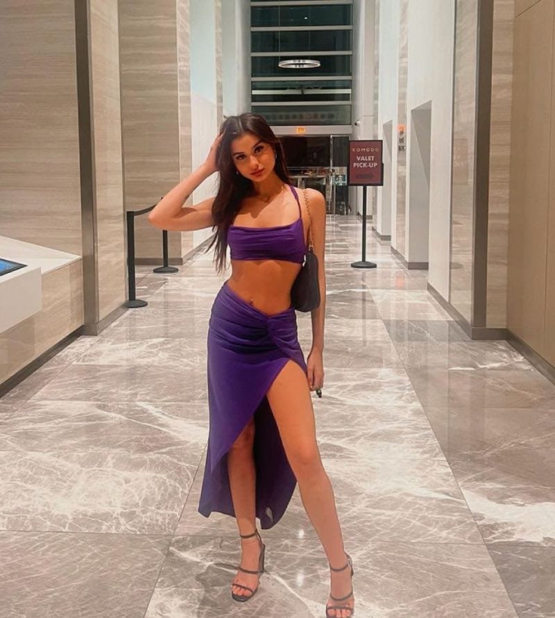 Andie in dress
