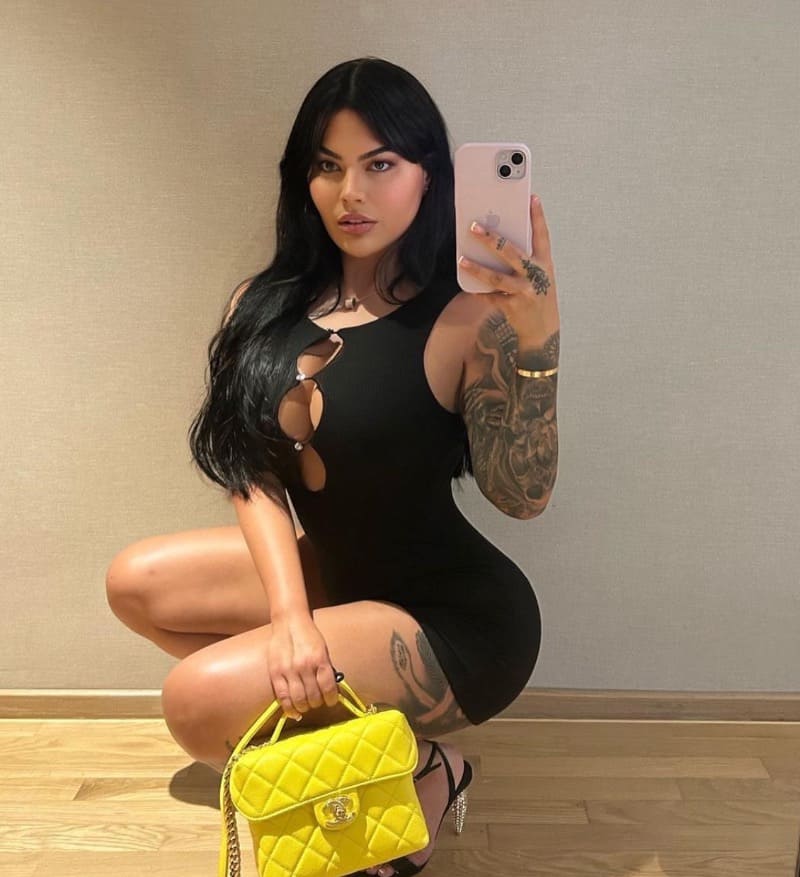 Sexy Casy with tight dress