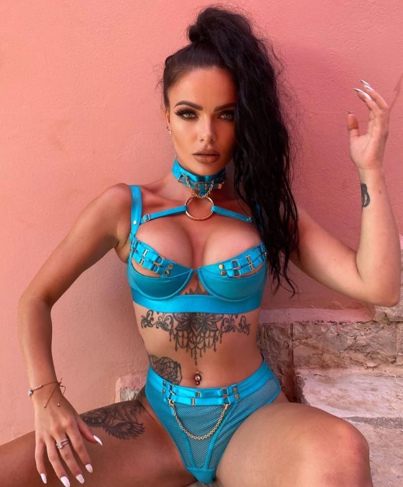 Babe in blue lingerie
