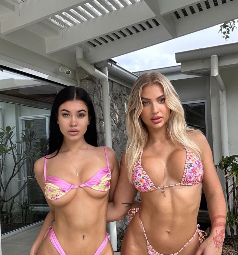 Babes in bikini