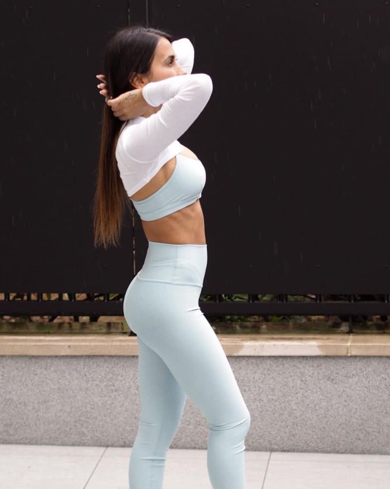 Antonella in tight sport pants