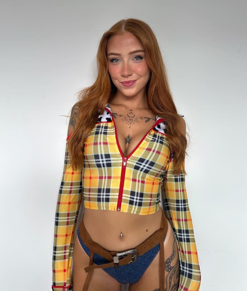 Little Miss Red in woody costume