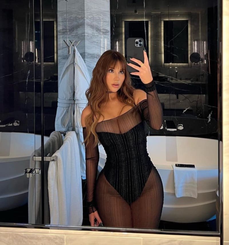 Babe in sexy black lingerie