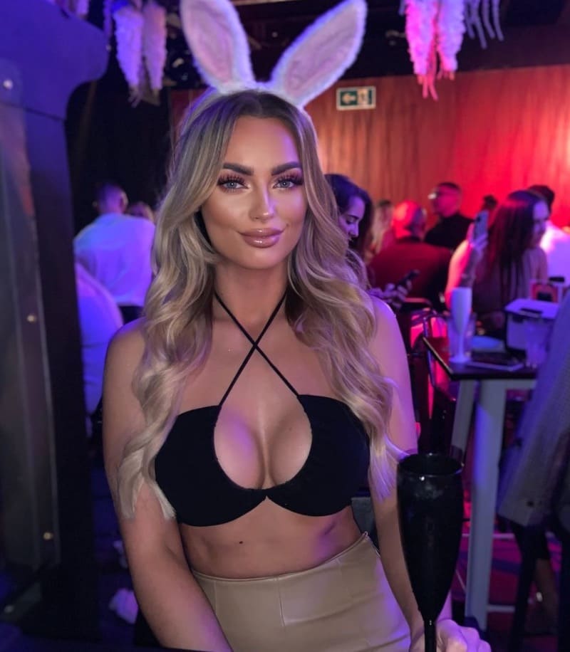 Hottie in sexy outfit
