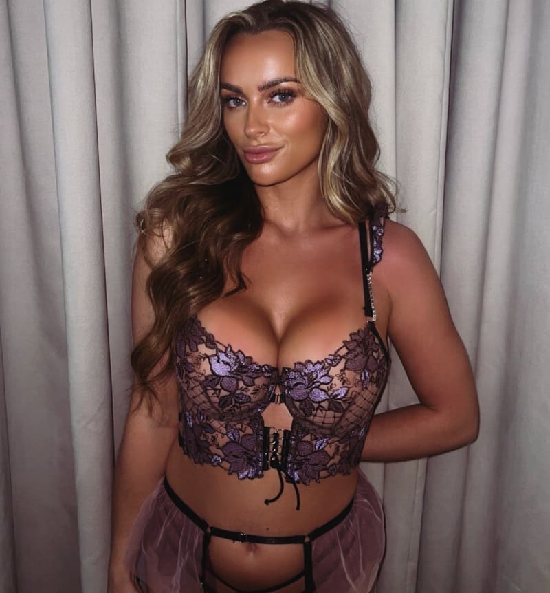 Hottie in sexy lingerie