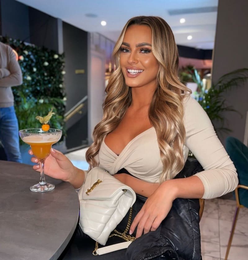 Chelsea in sexy outfit outside