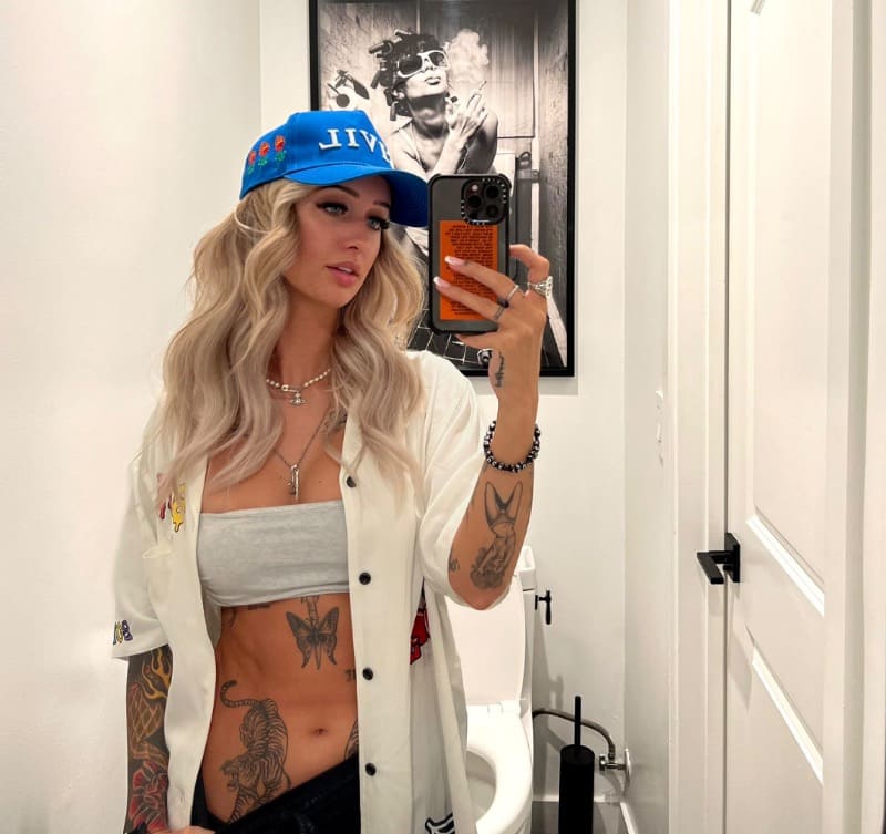 Babe with nice cap and nice body