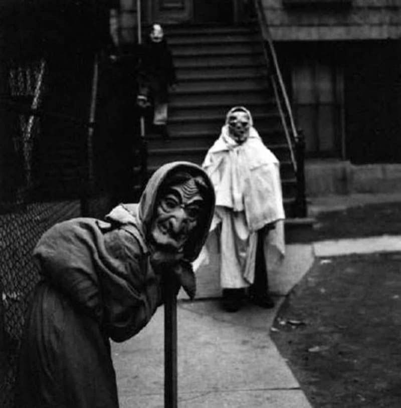 Lady in scary outfit 