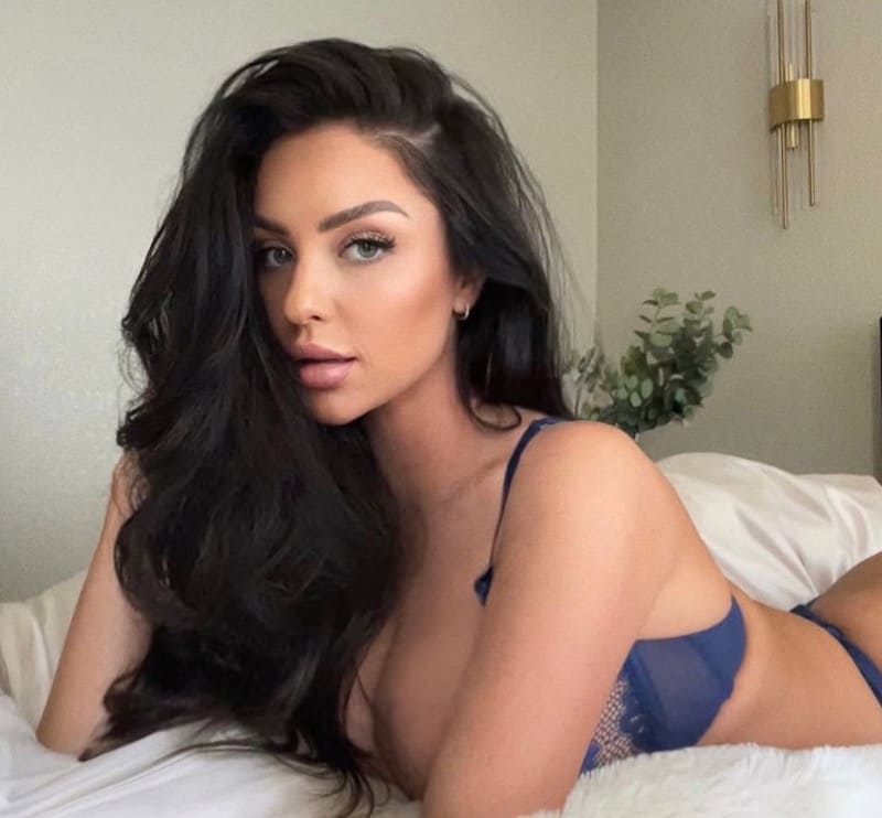 Babe in blue lingerie on bed