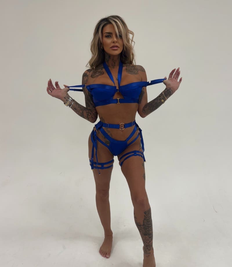 Babe in blue lingerie