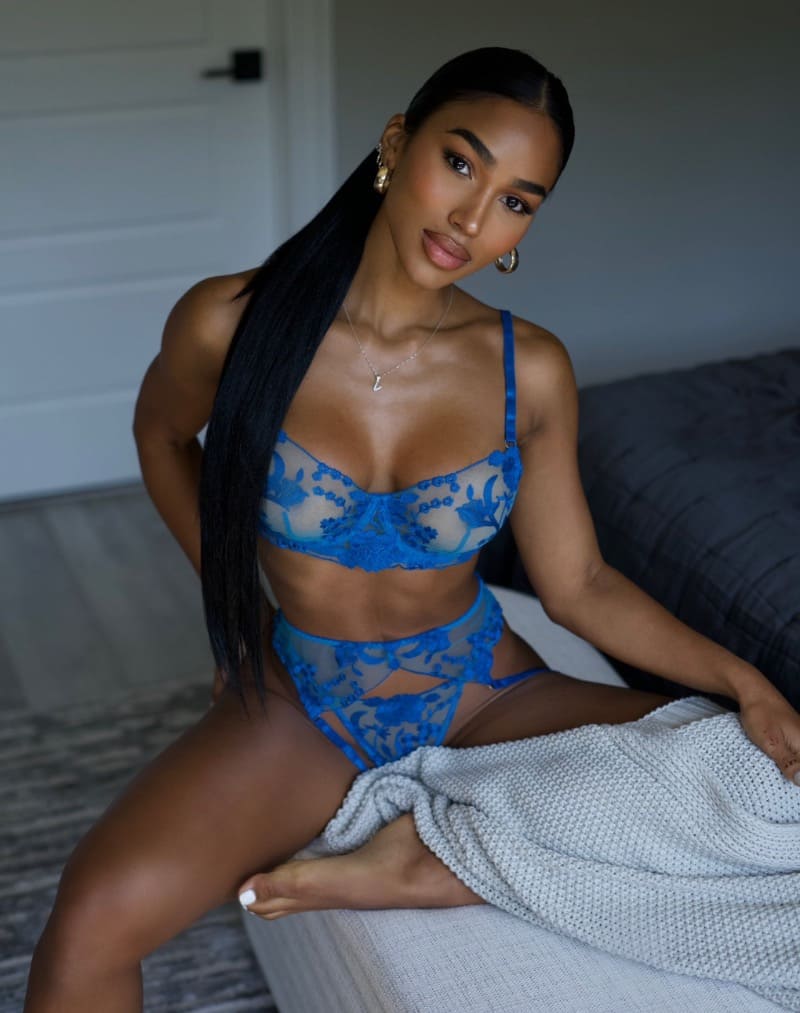 Babe in blue lingerie