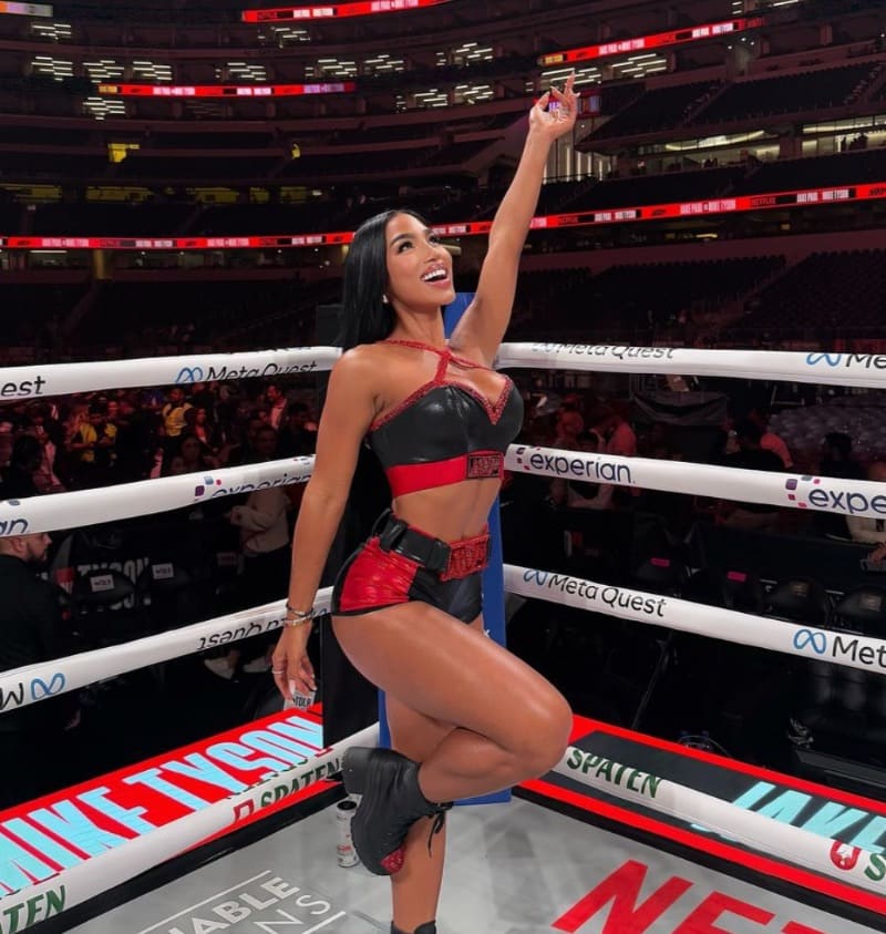 Babe in boxring